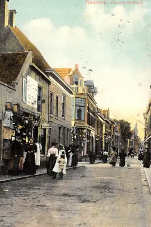 Zamów teraz Haarlem Barrevoetstraat met De Kleine Bazar en het Kinderparadijs 1910 HC61342