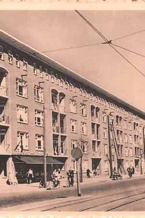 Zwrot pieniędzy Rotterdam Mathenesserweg met links op de hoek winkel De Gruyter HC50294