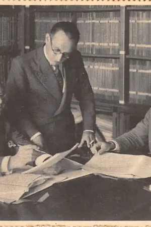 Hilversum V.A.R.A. Studio Muziekbibliotheek Waar de orkestprogramma's worden samengesteld: Josef Holzer, Benedict Silbermann en Hugo de Groot HC39853 Najlepsza cena