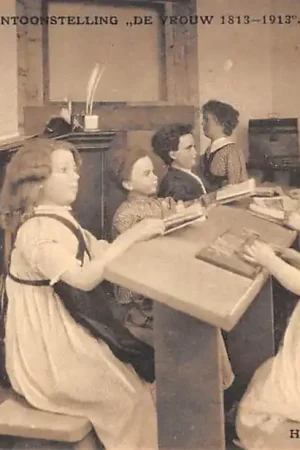 Rabat Amsterdam Tentoonstelling De Vrouw 1813 - 1913 Het Bewaarschooltje 1813 HC37605