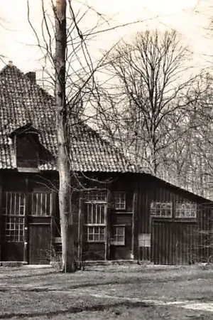 Bergen (NH) Volkshogeschool Handenarbeidlokaal De Zwarte Schuur 1955 HC34754 Kup teraz