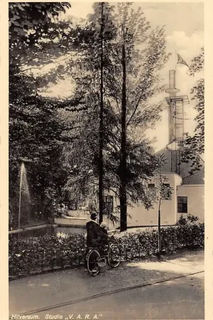 Tani Hilversum Studio V.A.R.A. 1935 HC33561