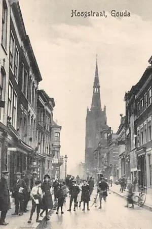 Gouda Hoogstraat met rechts Sigaren winkel Markus HC32007 Szybka dostawa