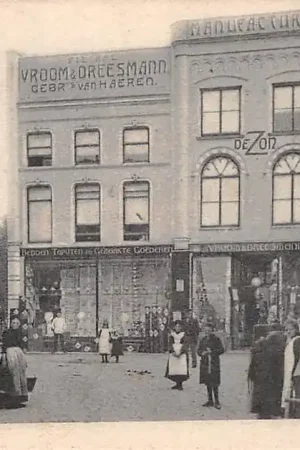 Gouda Wijdstraat met Dubbele Buurt Winkel Vroom & Dreesmann De Zon 1905 HC31974 Rabat