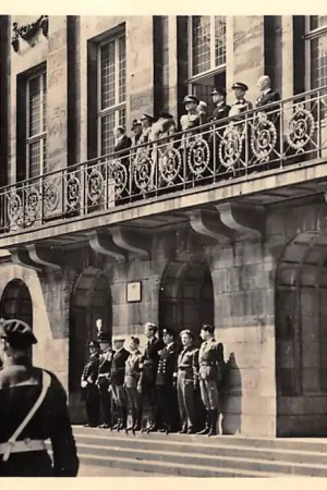 Rabat Amsterdam WO2 Mei 1945 Bevrijding Bevrijdingsfeesten Defilé op den Dam 28 - 6 '45 Militair Koningshuis HC31645