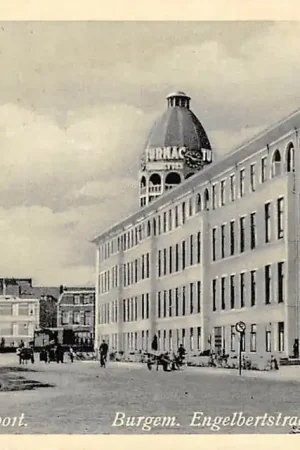 Wyprzedaż Zandvoort Burgem. Engelbertstraat met Oranje Flat 1940 HC31227