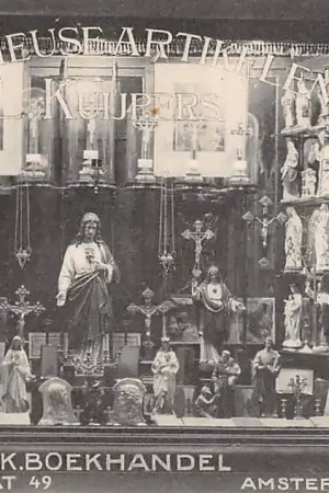 Premium Amsterdam De Clerqstraat 49 Etalage R.K. Boekhandel L. Kuijpers Religieuse artikelen HC22087