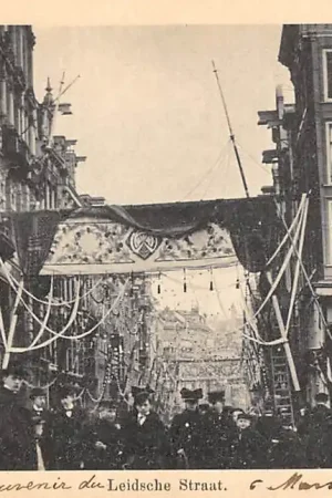 Autentyczny Amsterdam Leidsche Straat met versiering HC21381