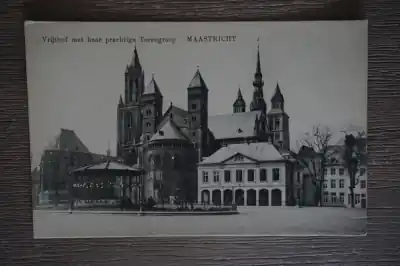 Nowość Maastricht Vrijthof met haar prachtige Torengroep