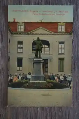 Ekspresowa dostawa Leeuwarden Hofplein Standbeeld Us Heit met paleis Commissaris der Koningin