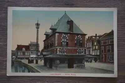 Popularny Leeuwarden Oude Waag