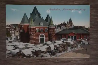 Amsterdam Nieuwmarkt met waag Ostatnia szansa