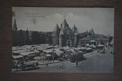 Popularny Amsterdam Nieuwmarkt met waag