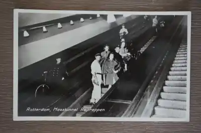 Rotterdam Maastunnel Roltrappen Popularny