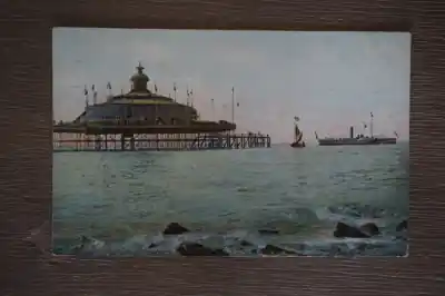 Scheveningen Wandelhoofd met plezierboot Premium