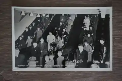 Wyprzedaż Rotterdam Maastunnel Ingang fietsers en voetgangers