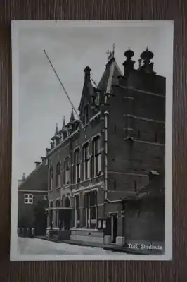 Tiel Stadhuis Niska cena