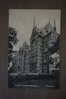 Bezpieczna płatność Nijmegen Canisius collega Voorgevel