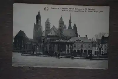 Tani Maastricht Vrijthof met St. Servaas en St. Janskerk