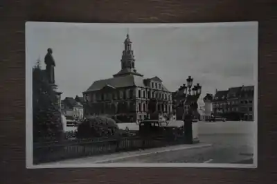 Maastricht Stadhuis met standbeeld Minckelers Wysoka jakość