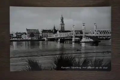 Zwrot pieniędzy Kampen IJsselbrug met gezicht op de stad