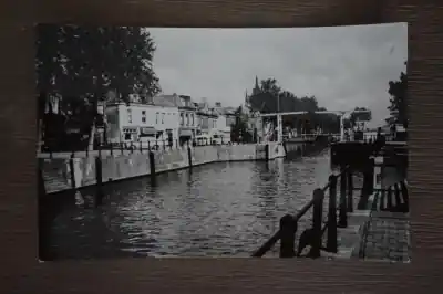Popularny Vreeswijk Oude sluis met Dorpsstraat