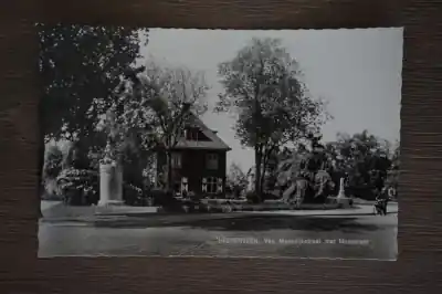 Heereveen Van Maasdijkstraat met monument Najlepsza cena