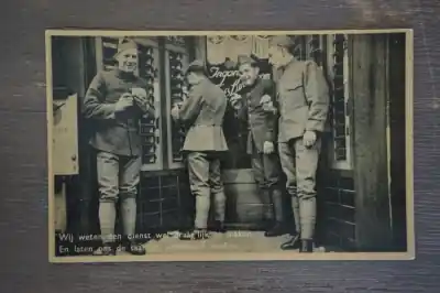 Autentyczny Ansichtkaart met militairen erop en een rijm