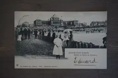 Scheveningen Gezicht op strand en Kurhaus Popularny