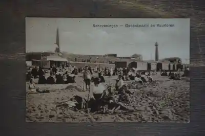 Scheveningen Gedenknaald en Vuurtoren Tani