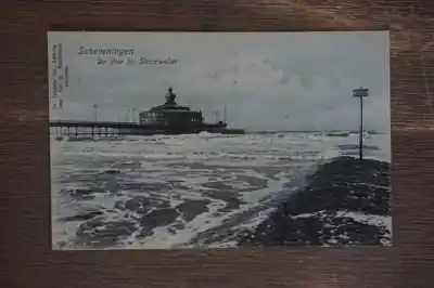 Scheveningen De pier bij stormweer Kup teraz