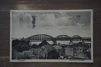 Premium Nijmegen Spoorbrug over de Waal