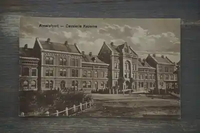 Autentyczny Amersfoort Cavalerie Kazerne