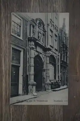 Dordrecht Oud poortje aan de Vriesestraat Zamów teraz