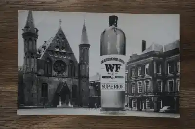 Den Haag Binnenhof met fles Genever van Wijnand Fockink Zamów teraz