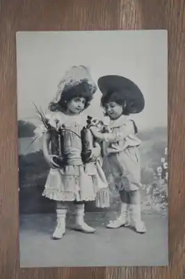 Fantasie ansichtkaart met 2 kleine kinderen Promocja