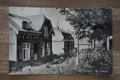 Den Bommel Chr. School Autentyczny