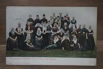 Tani Zeeland Vrouwen kleederdrachten uit alle delen van Zeeland