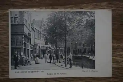 Premium Dordrecht Kijkje op de gracht