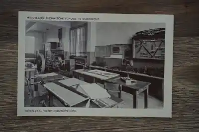 Wyprzedaż Dordrecht Middelbare technische school Modelzaal werktuigbouwkunde