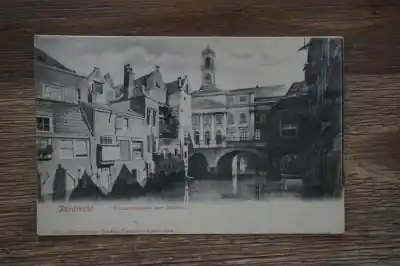 Zwrot pieniędzy Dordrecht Voorstraatshaven met Stadhuis